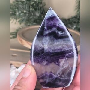 Purple Flourite Flame 1 av with chipped tip